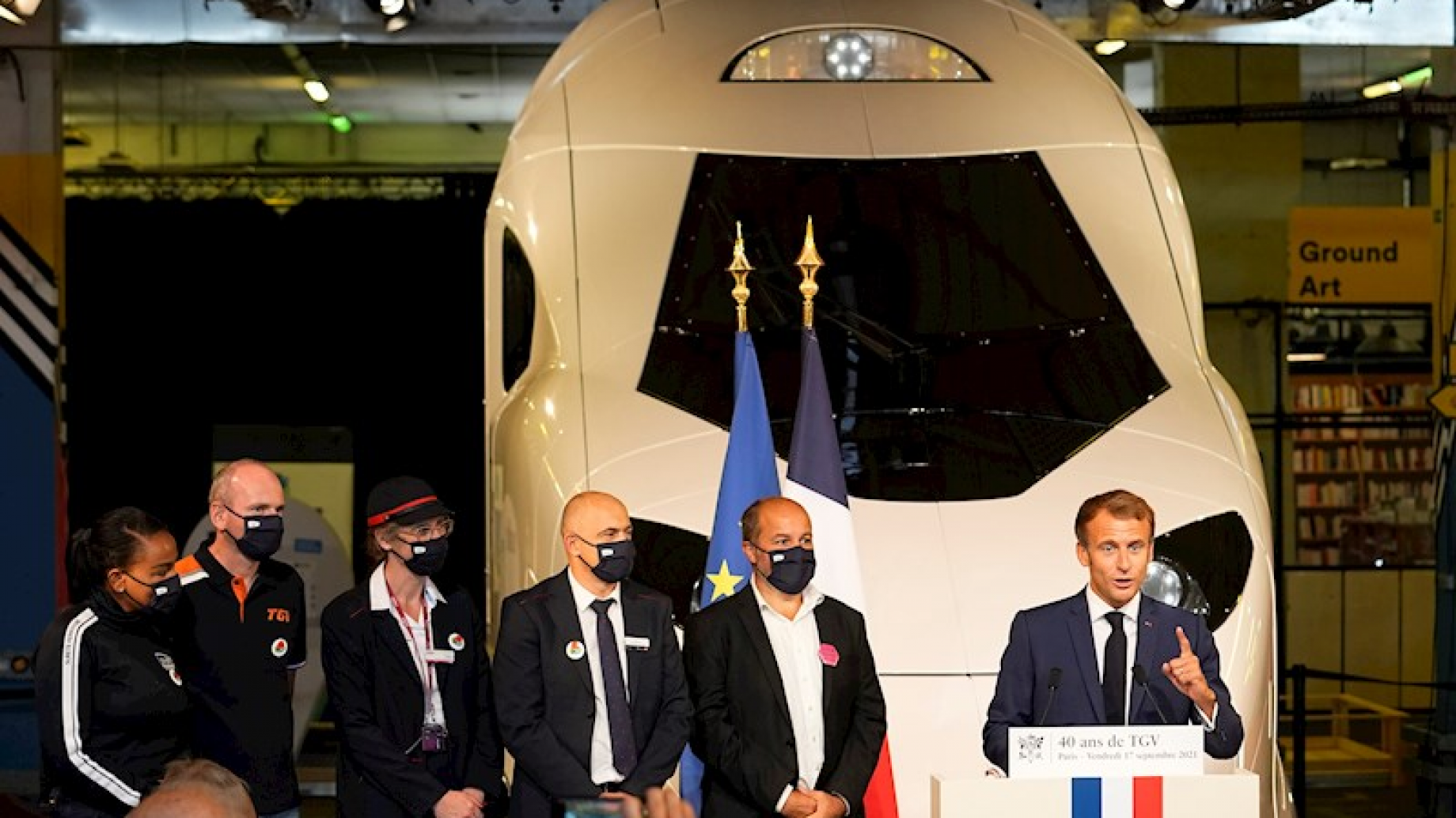 Ecología y ahorro de combustible: Emmanuel Macron logra que se prohíban en su territorio los vuelos comerciales de corta distancia